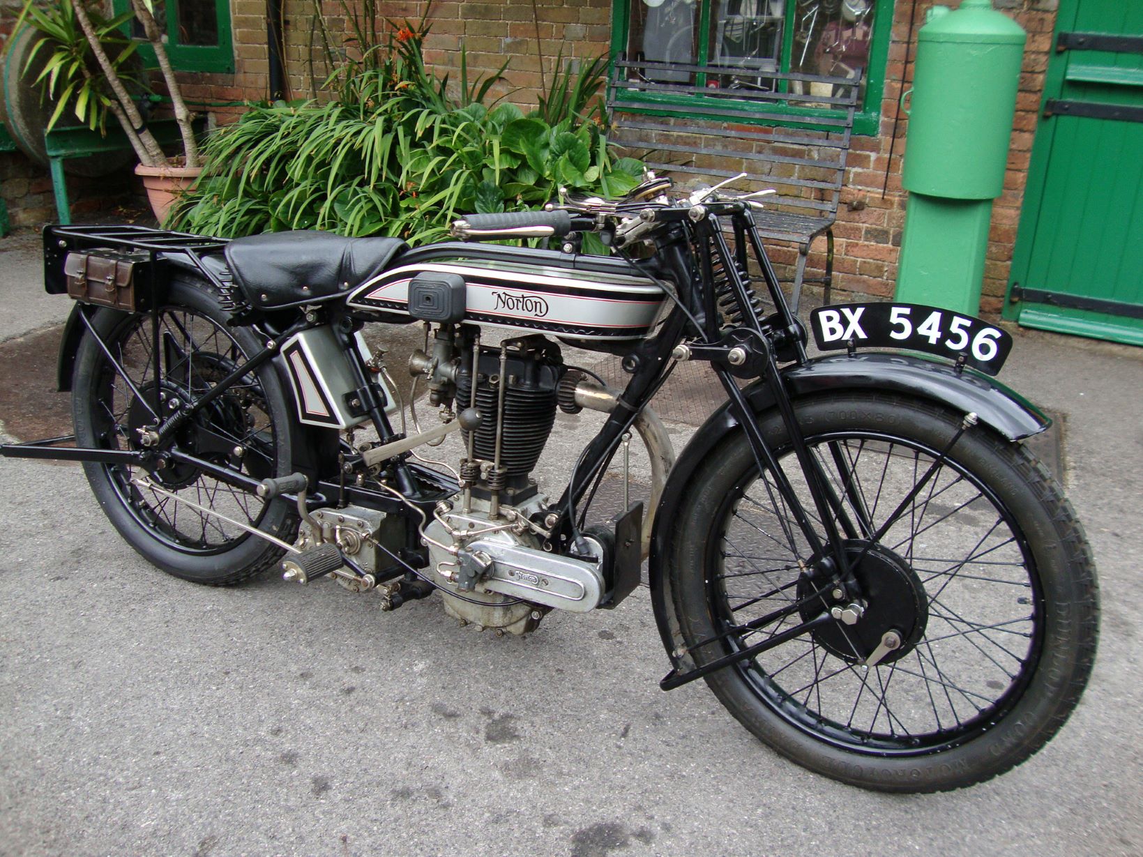 Blechpostkarte NORTON STILL ON TOP – Motorrad-Motiv, 10x14 Cm, Mit Papierrückseite